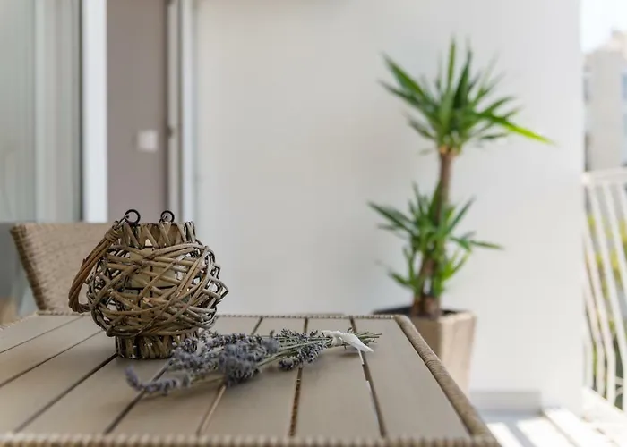 Nada Πανσιόν 3*