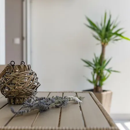 Nada Πανσιόν 3*